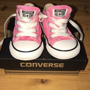 Pink converse toddler size 6